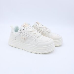 بوت رياضي جلد نعل عريض للنساء لون ابيض