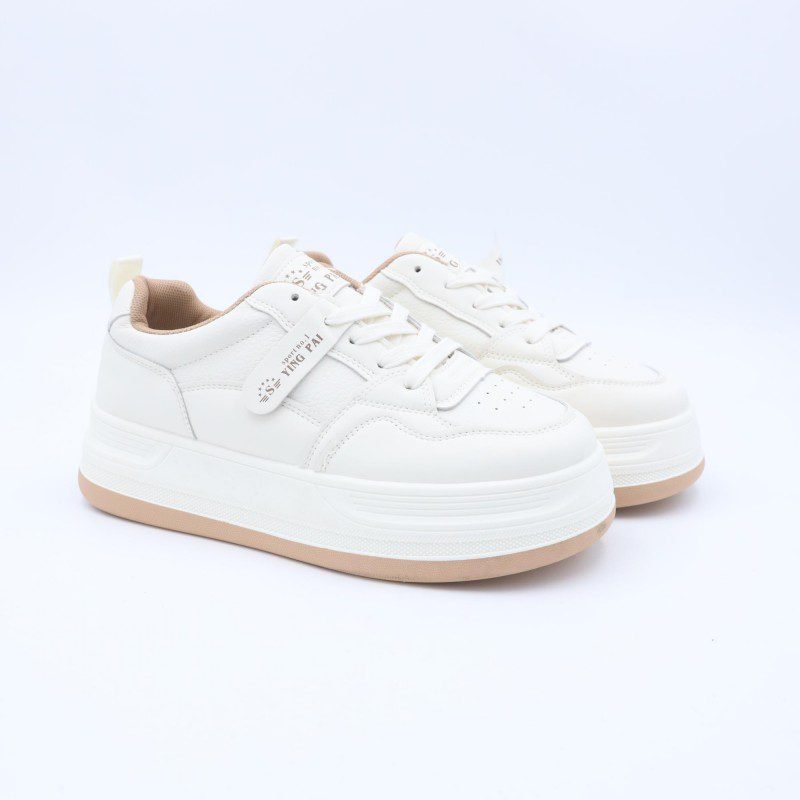 بوت رياضي جلد نعل عريض للنساء لون ابيض وبيج