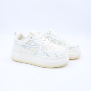 بوت رياضي جلد نعل عريض للنساء لون ابيض وبيج