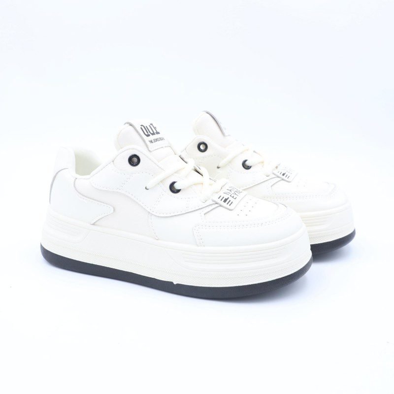 بوت رياضي جلد نعل عريض للنساء لون ابيض وكحلي