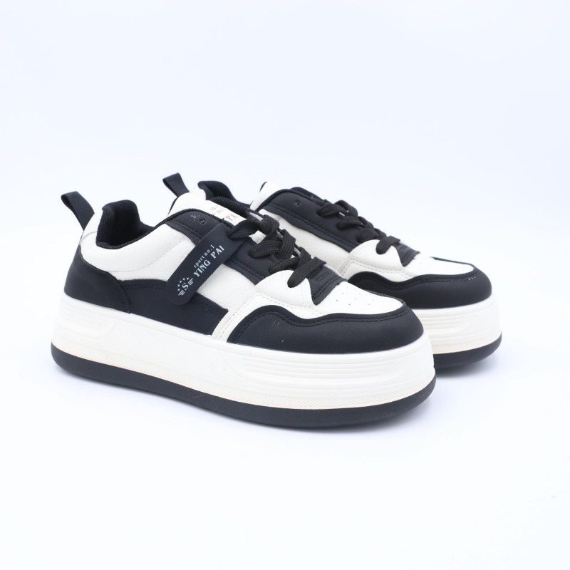 بوت رياضي جلد نعل عريض للنساء لون ابيض وكحلي