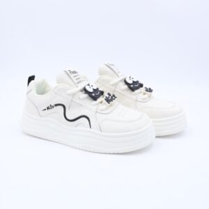 بوت رياضي جلد نعل عريض للنساء لون اوف وايت واسود