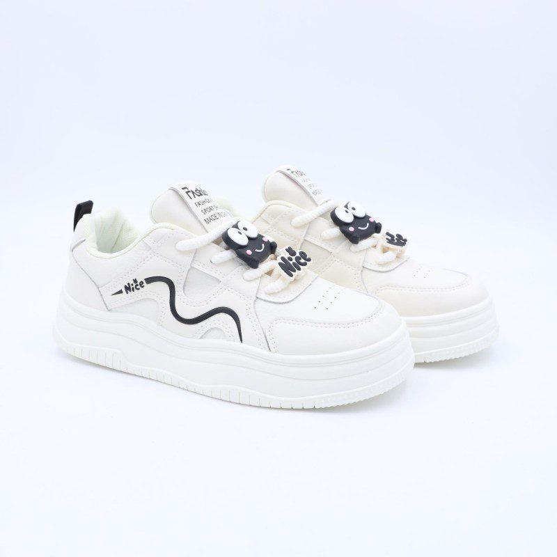 بوت رياضي جلد نعل عريض للنساء لون اوف وايت واسود