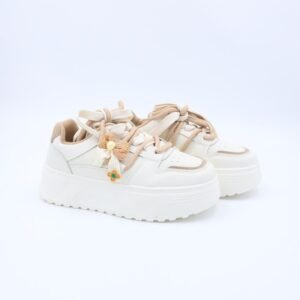 بوت رياضي جلد نعل عريض للنساء لون اوف وايت وبيج