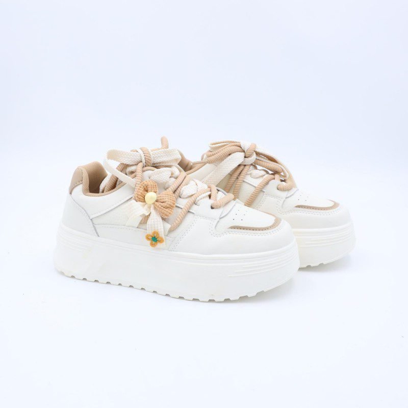 بوت رياضي جلد نعل عريض للنساء لون اوف وايت وبيج