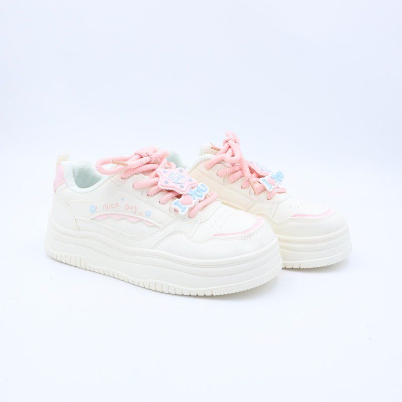 بوت رياضي جلد نعل عريض للنساء لون اوف وايت وبيج