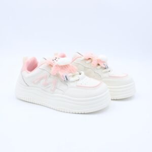 بوت رياضي جلد نعل عريض للنساء لون اوف وايت وزهري