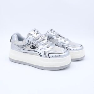 بوت رياضي جلد نعل عريض للنساء لون سكني