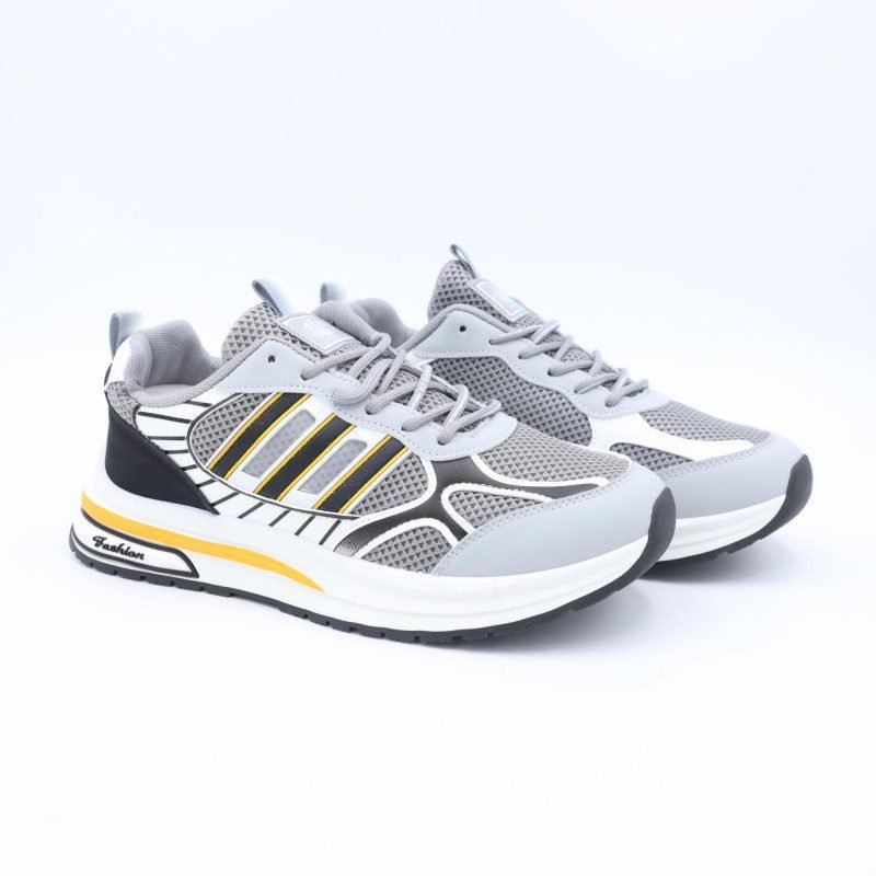 بوت سبورت رجالي لون رمادي وأبيض وأسود