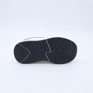 حذاء رياضي بشريط لاصق لون ابيض