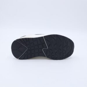 حذاء رياضي بشريط لاصق لون ابيض