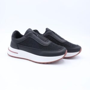 حذاء رياضي بنعل مريح وعملي للنساء لون اسود
