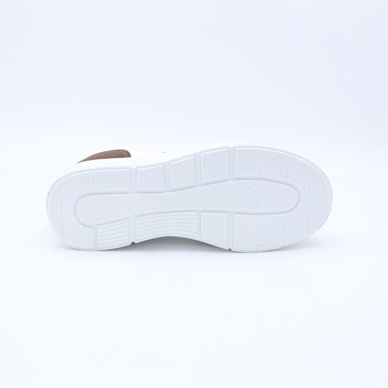 حذاء رياضي جلد للنساء لون بني وابيض