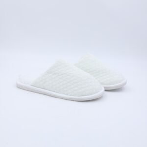 حفاية شتوية للنساء لون ابيض