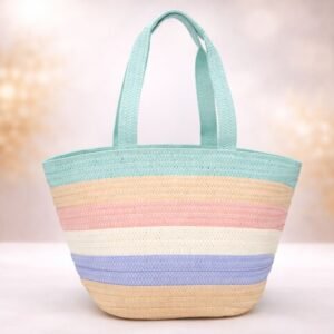 حقيبة منسوجة من القش متعددة الألوان