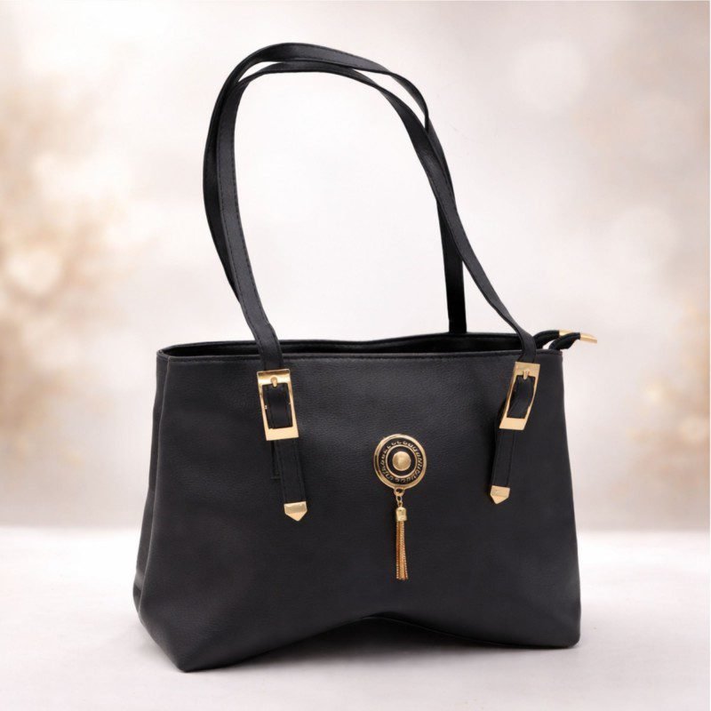 شنطة نسائية تصميم فيرزاتشي للنساء لون أسود