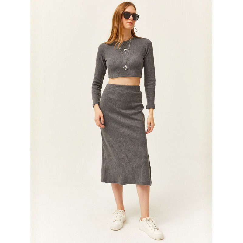 طقم ستاتي تنورة وبنطلون لون سكني