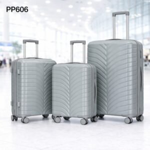 طقم شنط سفر 3 قطع بأحجام مختلفة لون رمادي فاتح